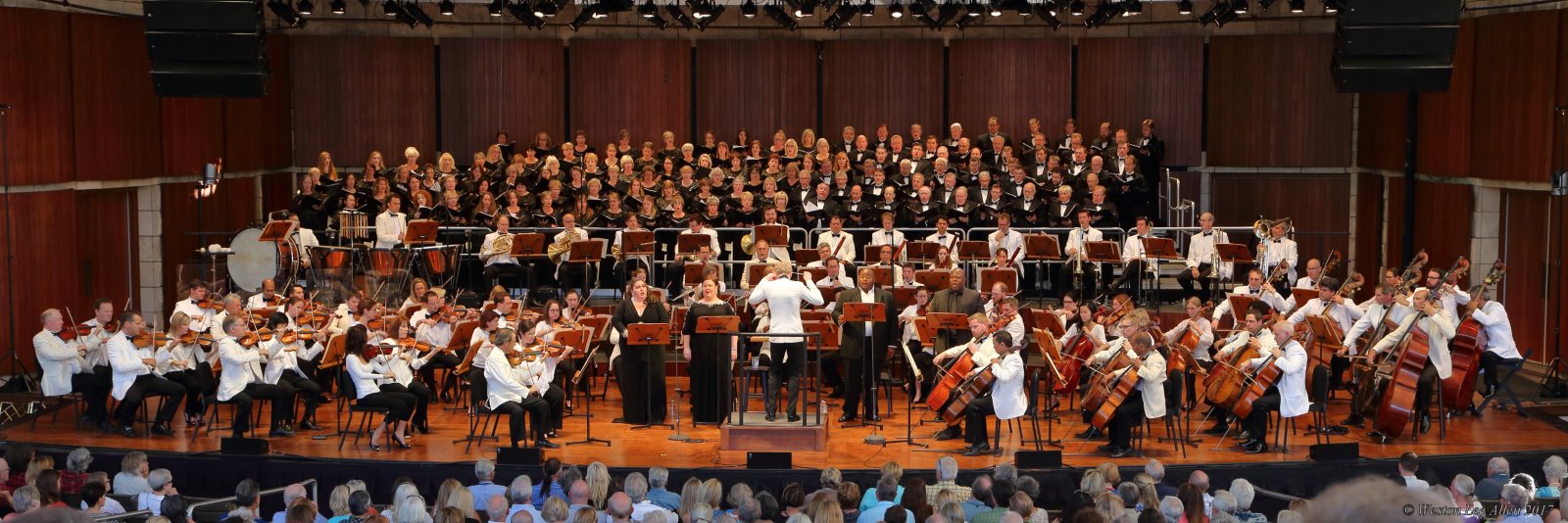 photo of chorus and orchestra